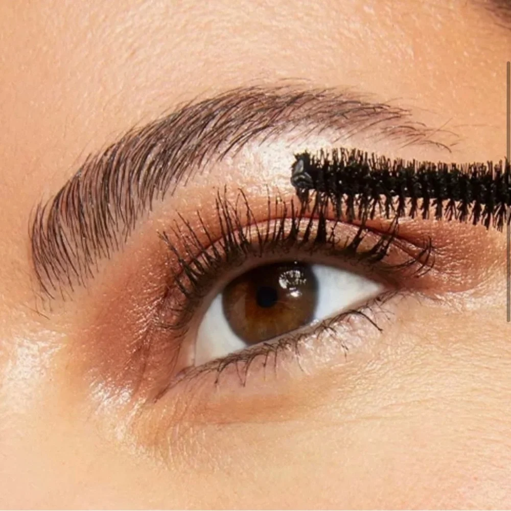 New Laura Geller Love Your Body Volumizing Mascara- Black